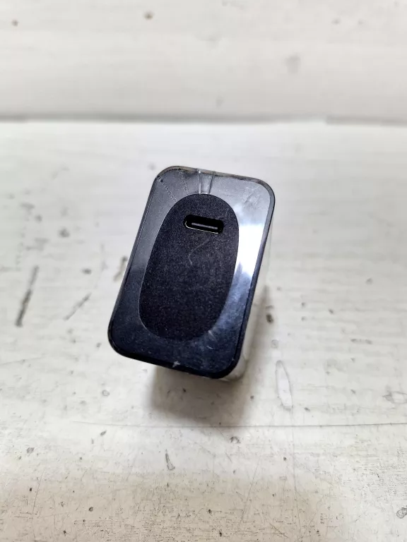 KOSTKA ŁADUJĄCA DJI 30W USB-C CHARGER (WEJŚCIE ANGIELSKIE)