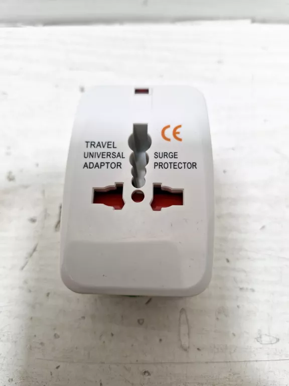 ADAPTER DO GNIAZDKA Z WEJSCIA ANGIELSKIEGO NA EUROPEJSKIE