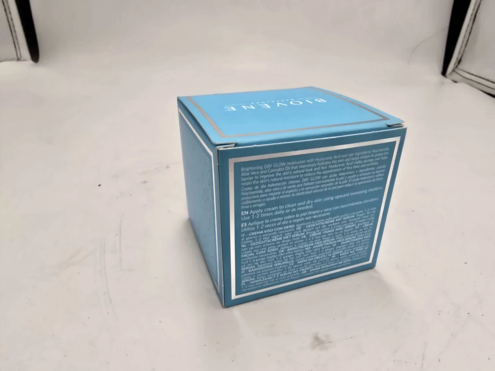 hyaluronic-day-glow-brightening-moisturizer-intense-hydration-stan-11323-1