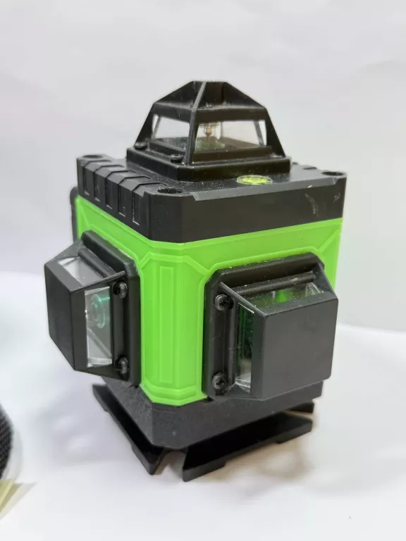 LASER KRZYŻOWY
