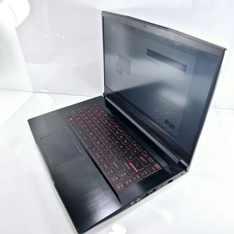 MSI MS-16R3 15.6'FHD I5-8300H 8GB/2667 SSD256GB GTX1050