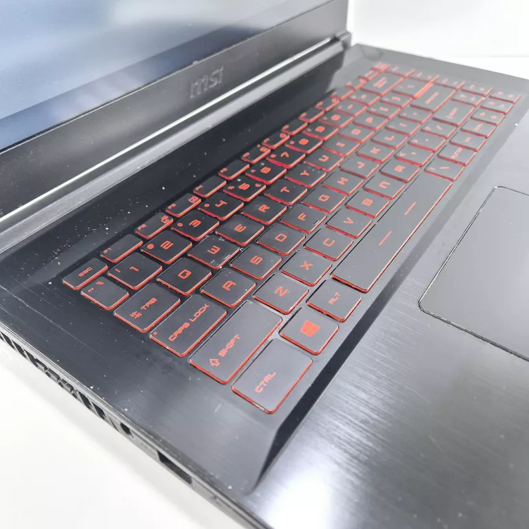 MSI MS-16R3 15.6'FHD I5-8300H 8GB/2667 SSD256GB GTX1050