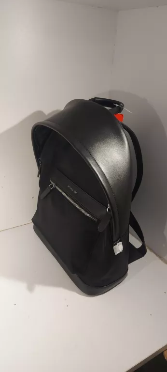 plecak-kolor-czarny-wzor-dominujacy-3766-1