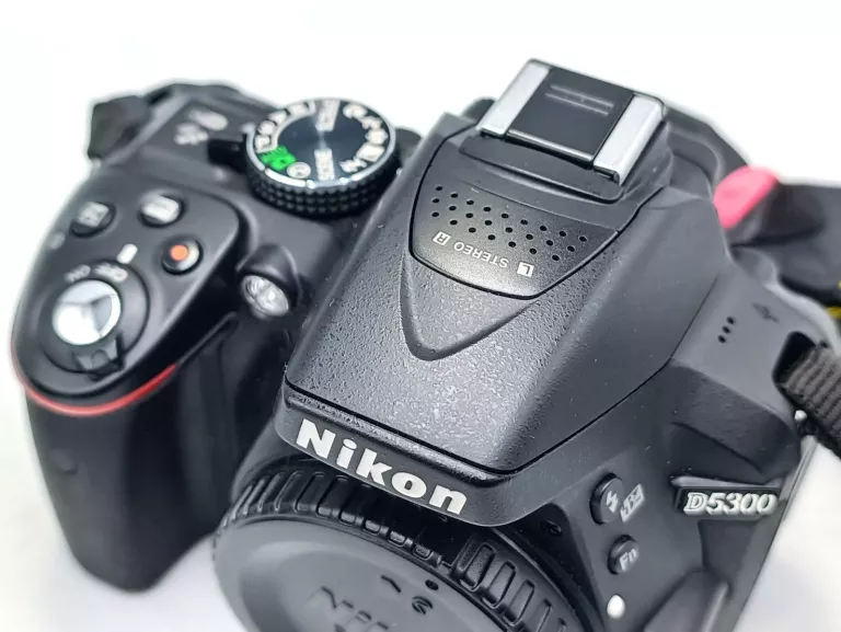 APARAT NIKON D5300 + OBIKETYW 18-55 STAN IDEALNY!!