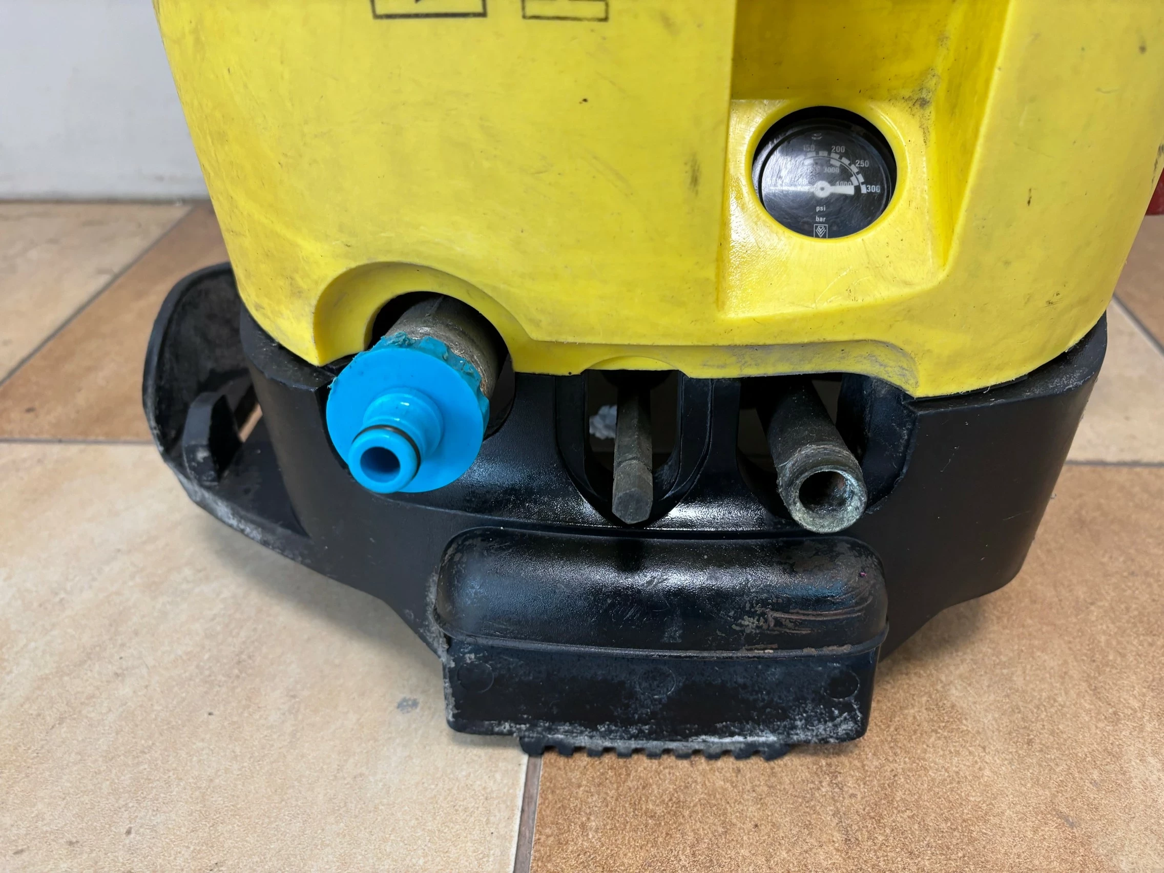 myjka-cisnieniowa-karcher-hd-895-s-marka-129305-1