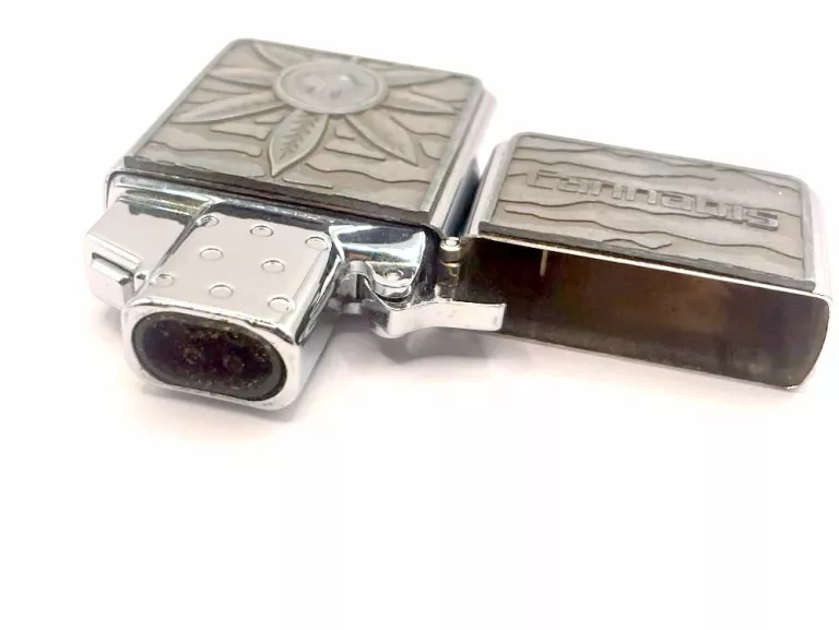 zapalniczka-cannabis-model-0000