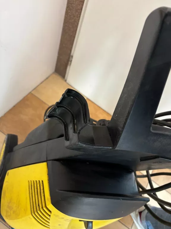 myjka-cisnieniowa-karcher-hd-895-s-napiecie-zasilania-4000