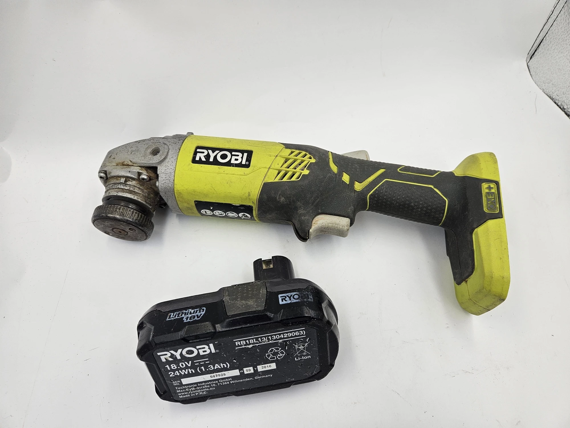 szlifierka-katowa-aku-ryobi-r18ag-aku-18v-13ah-saturna-41-glogow