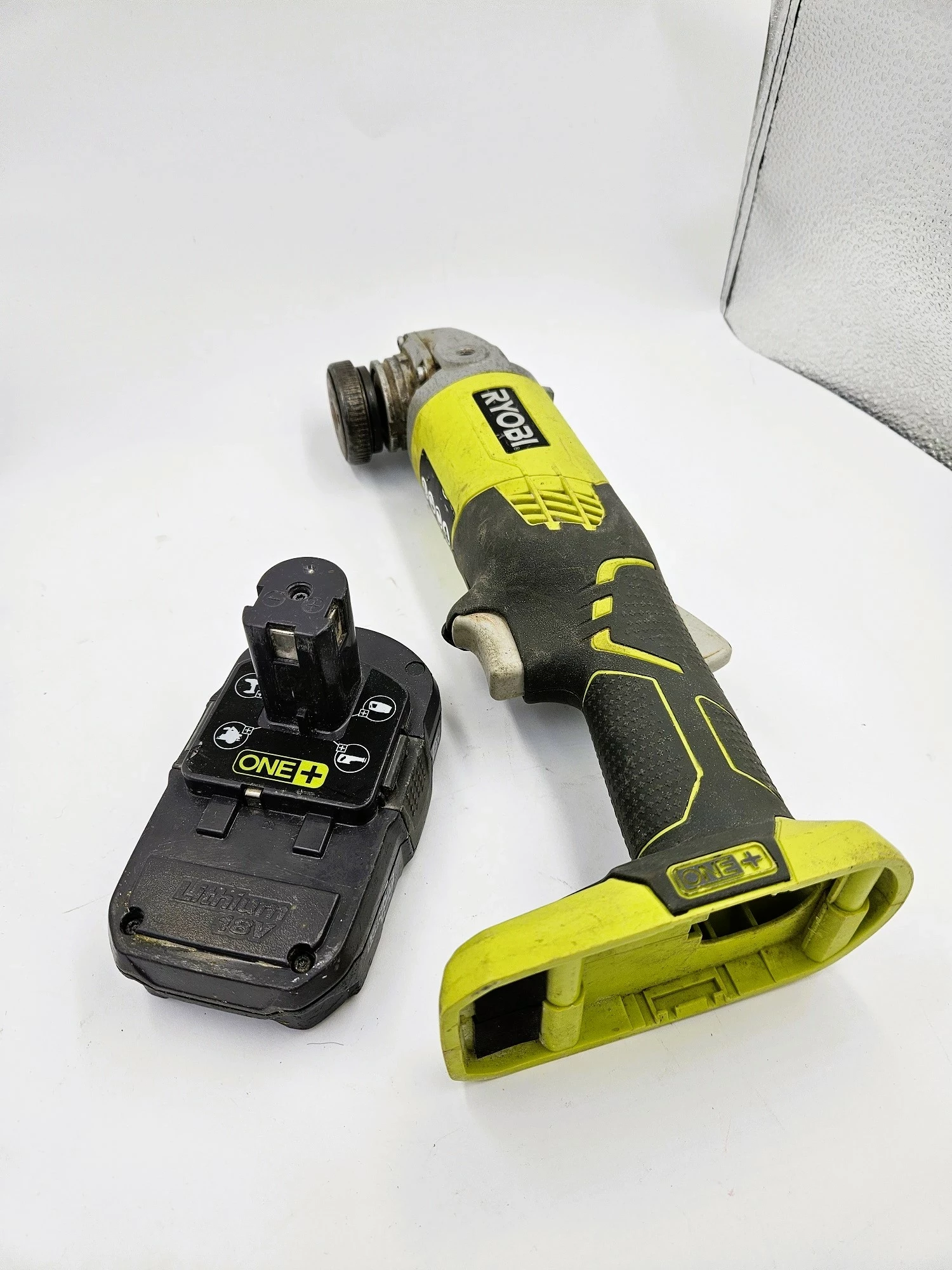 szlifierka-katowa-aku-ryobi-r18ag-aku-18v-13ah-kod-producenta-5133001903