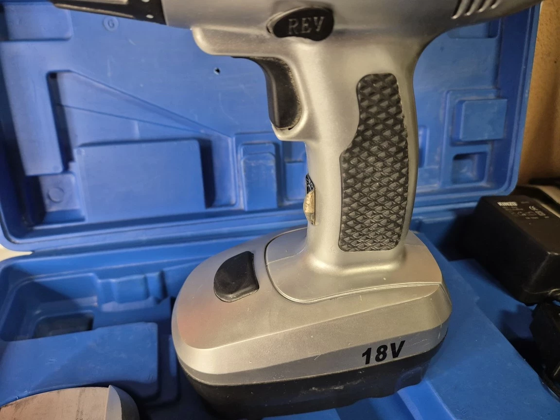 wkretarka-kinzo-18v-25c1175-walizka-ladowarka-2-aku-rodzaj-silnika-204657-221321