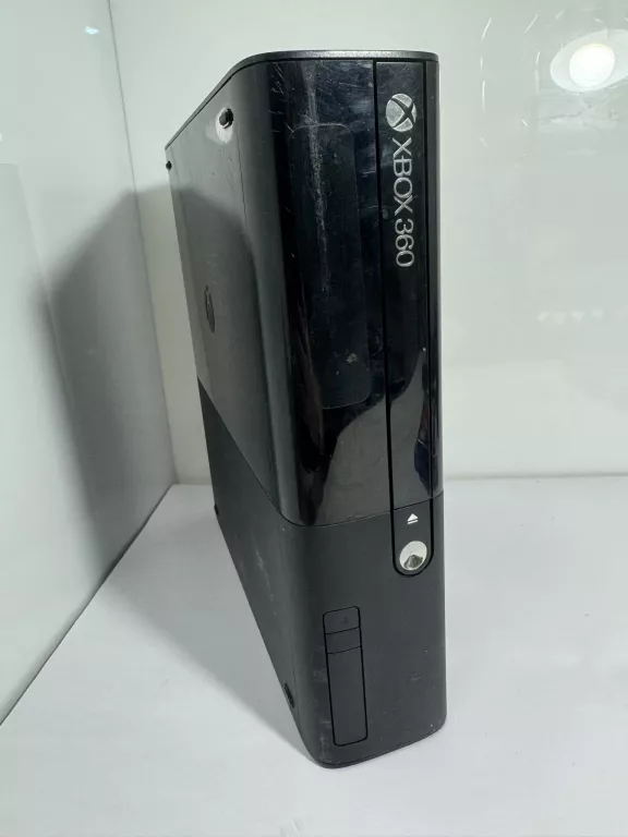 KONSOLA XBOX 360 500GB / OKAB / KINECT / 2 PADY / 2 GRY