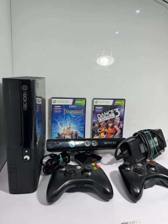 KONSOLA XBOX 360 500GB / OKAB / KINECT / 2 PADY / 2 GRY