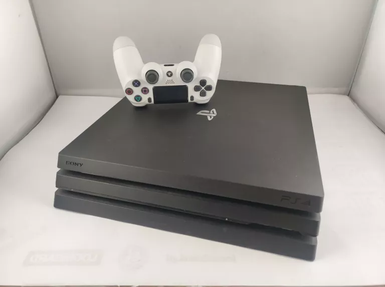 KONSOLA SONY PS4 PRO 1TB + PAD