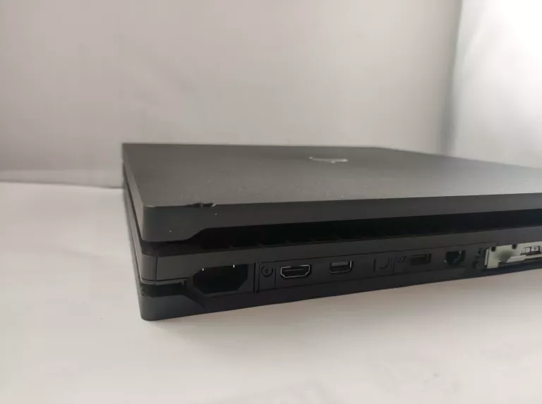 KONSOLA SONY PS4 PRO 1TB + PAD