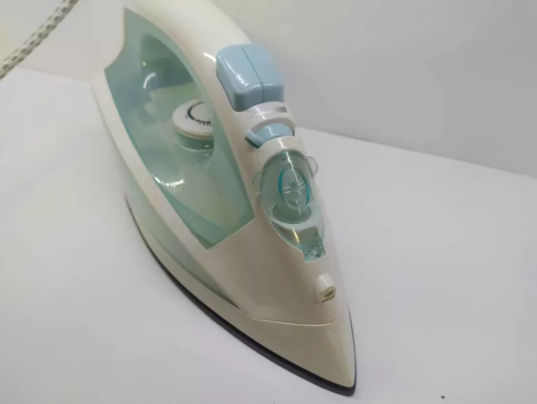 ŻELAZKO VERSHOLD IS-5582 ZE STOPĄ CERAMICZNĄ
