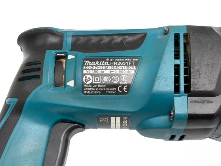 MŁOTOWIERTARKA MAKITA HR2631 800W