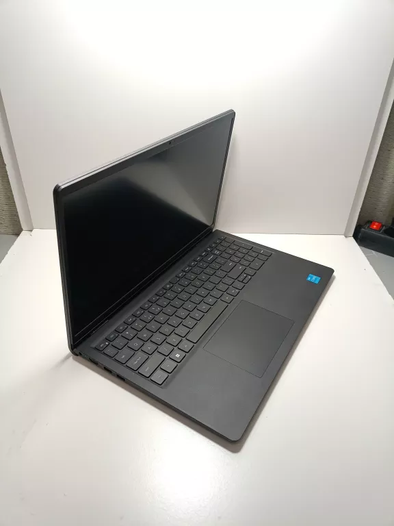 DELL VOSTRO 15 3510 I3 8GB/256 SSD