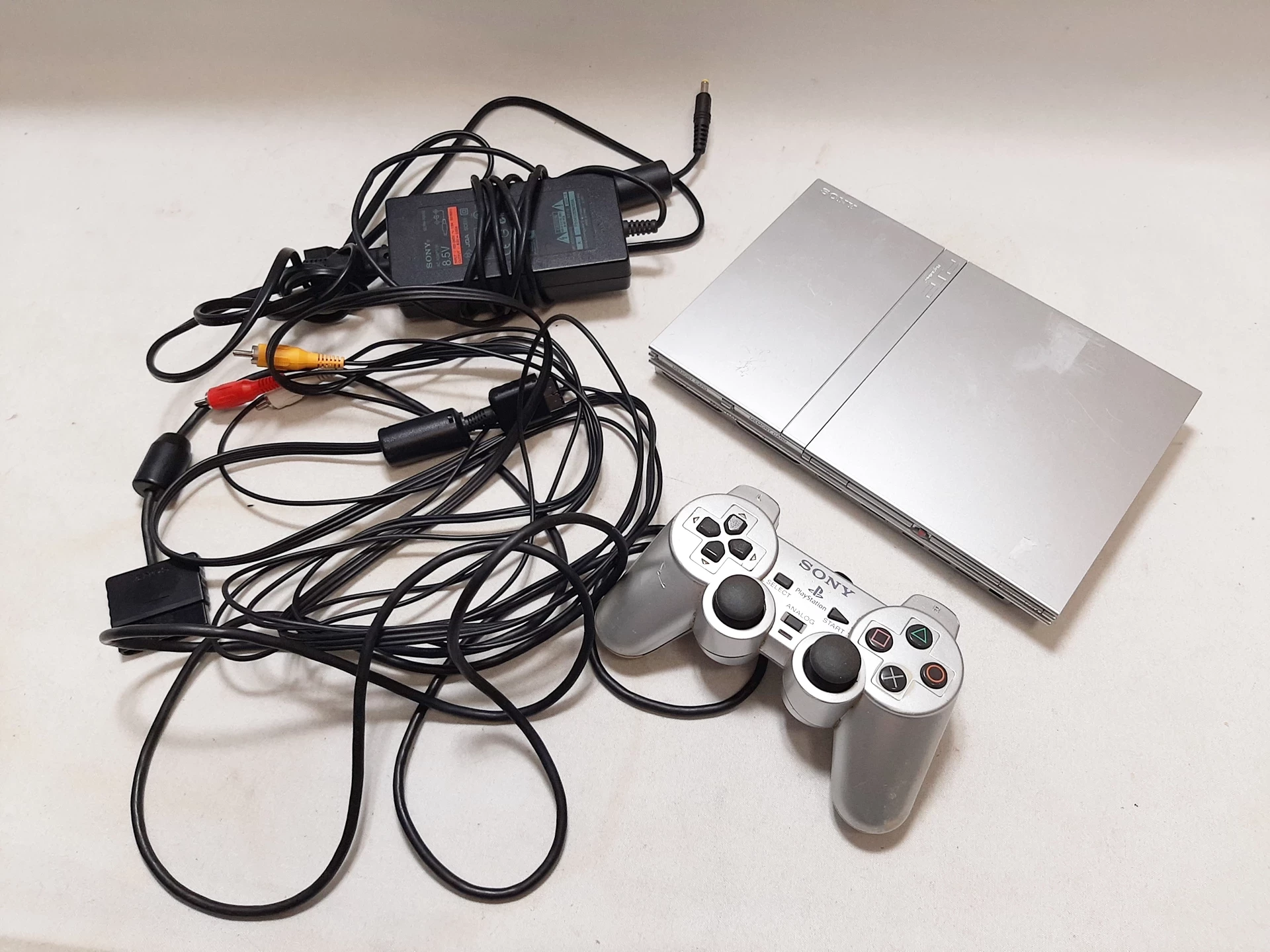 konsola-sony-playstation-2-ps2-slim-scph-77004-kod-producenta-1233245