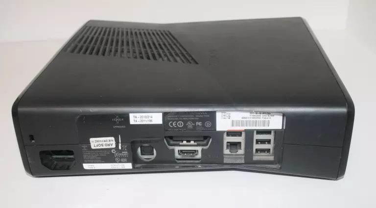 KONSOLA XBOX 360 4 250 13 GIER/ KINECT/ PAD ZESTAW