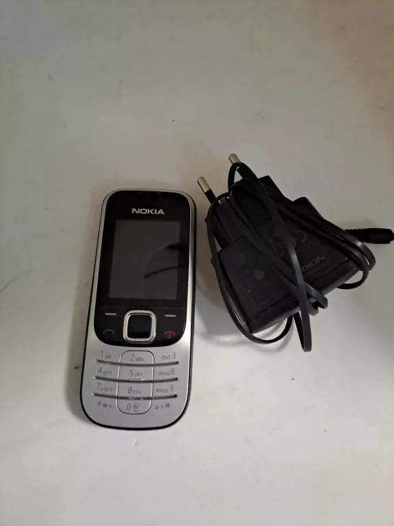 TELEFON NOKIA 2330C-2/ ŁADOWARKA