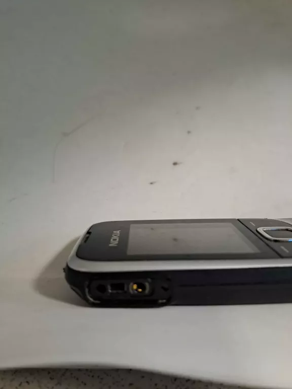 TELEFON NOKIA 2330C-2/ ŁADOWARKA