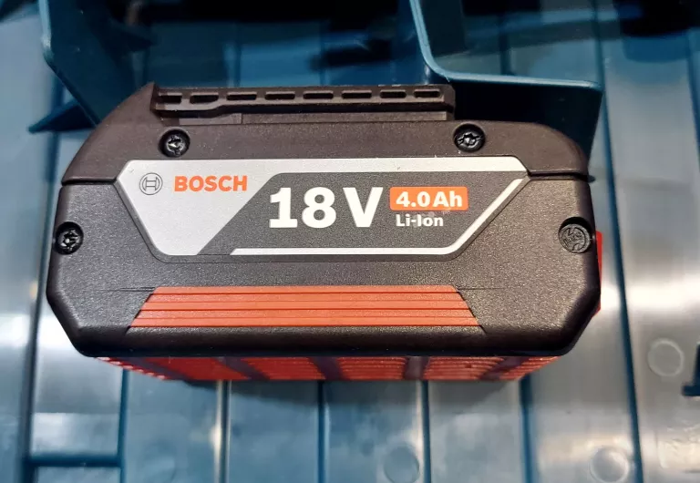 MŁOT UDAROWY BOSCH OBROTOWY AKUMULATOROWY SDS+ GBH 180-LI 2*4.0AH