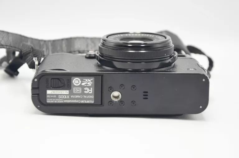 FUJIFILM X100S