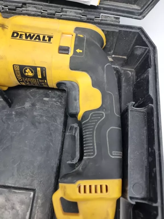 MŁOTOWIERTARKA DEWALT D25144KP SDS PLUS 900 W