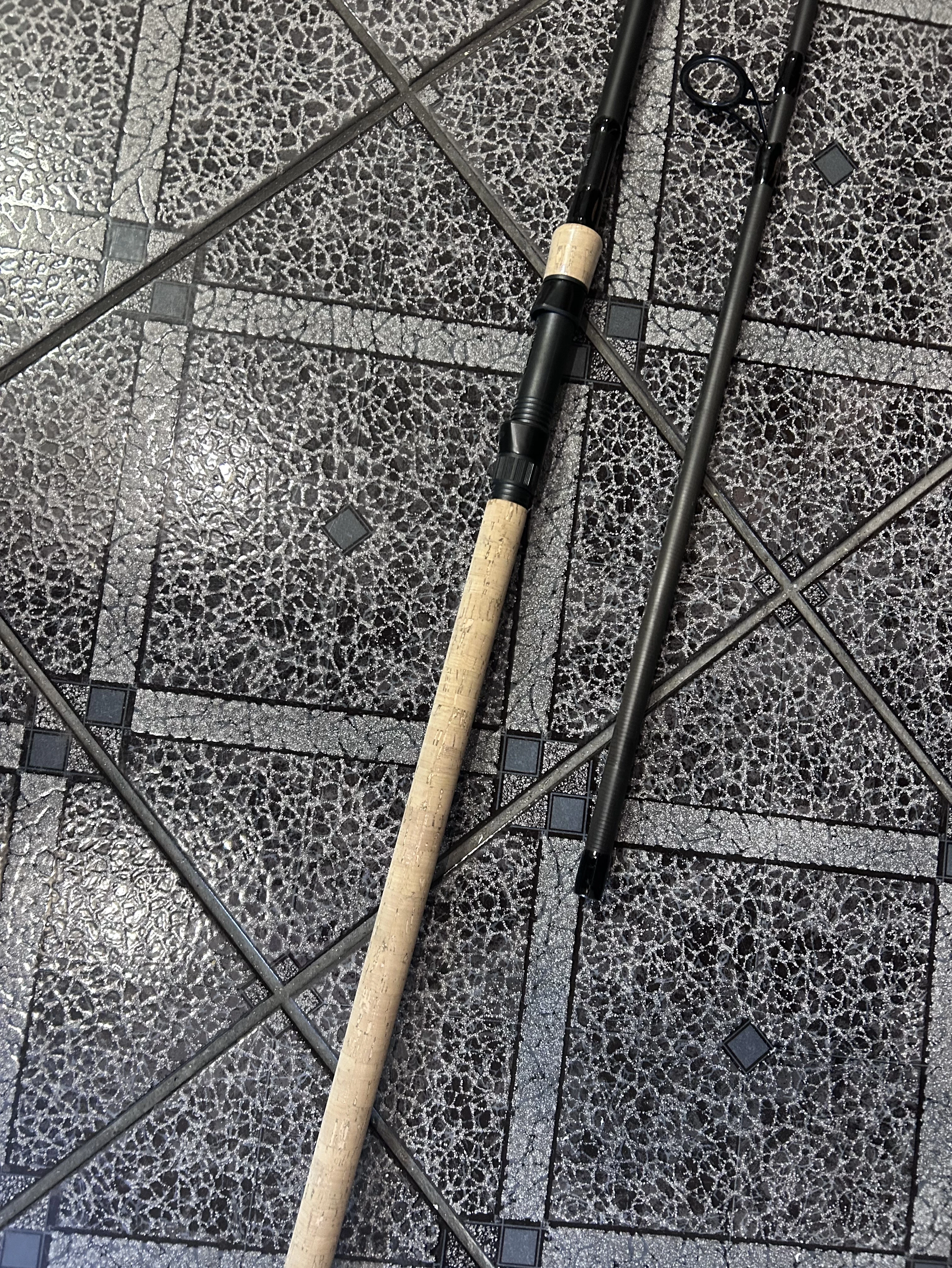 wedka-karpiowa-wychwood-riot-12ft-325lb-cork-stan-11323-2