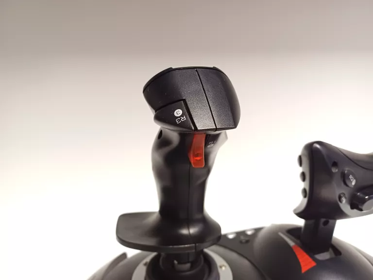 JOYSTICK THRUSTMASTER T-FLIGHT HOTAS X