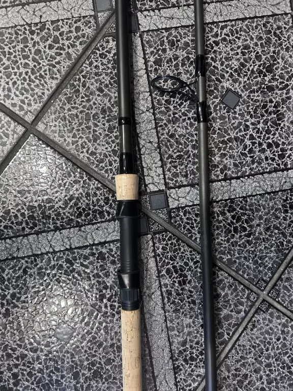 WĘDKA KARPIOWA WYCHWOOD RIOT 12FT 3.25LB CORK