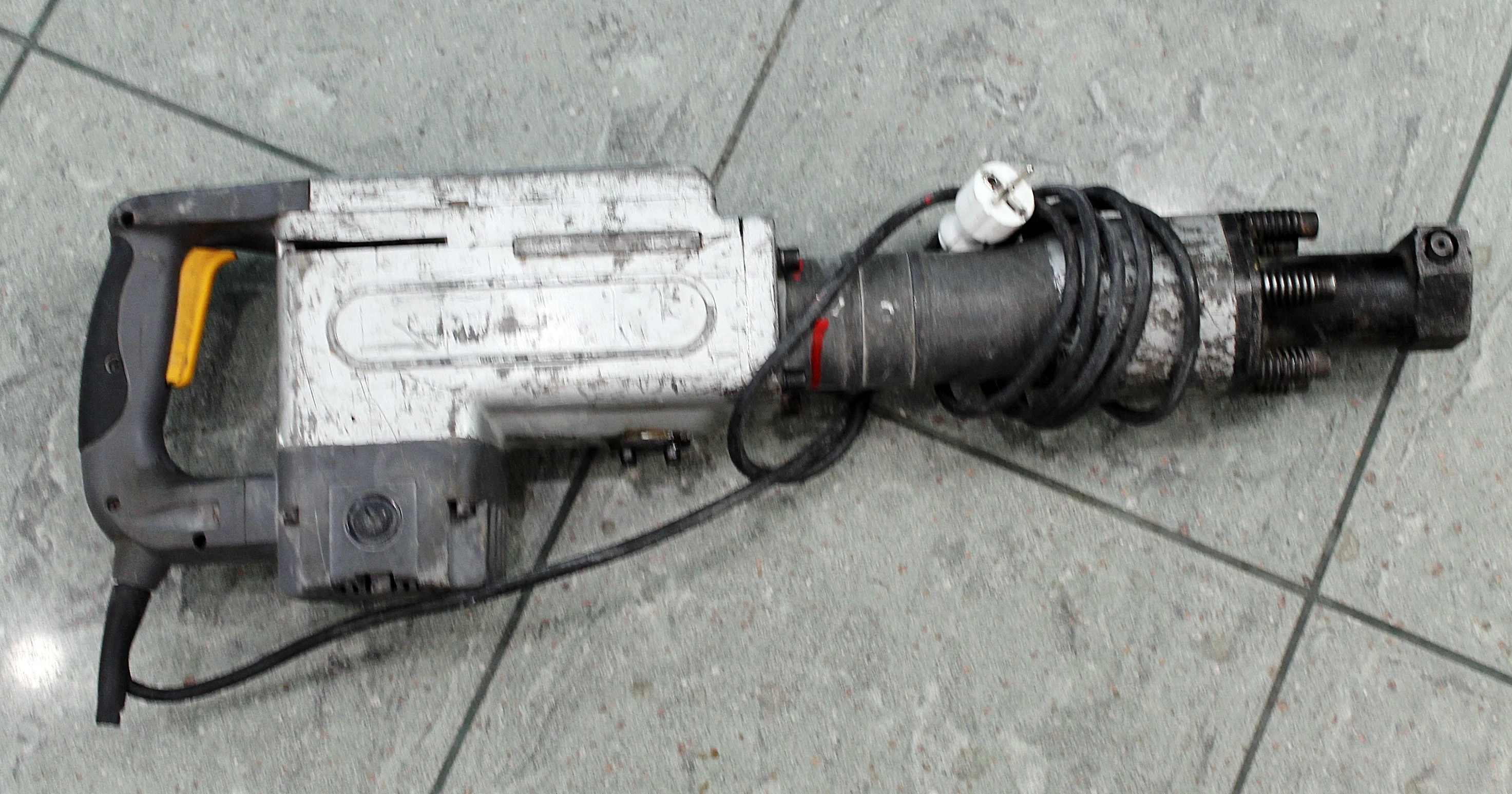 mlot-wyburzeniowy-titan-grojecka-128b-warszawa