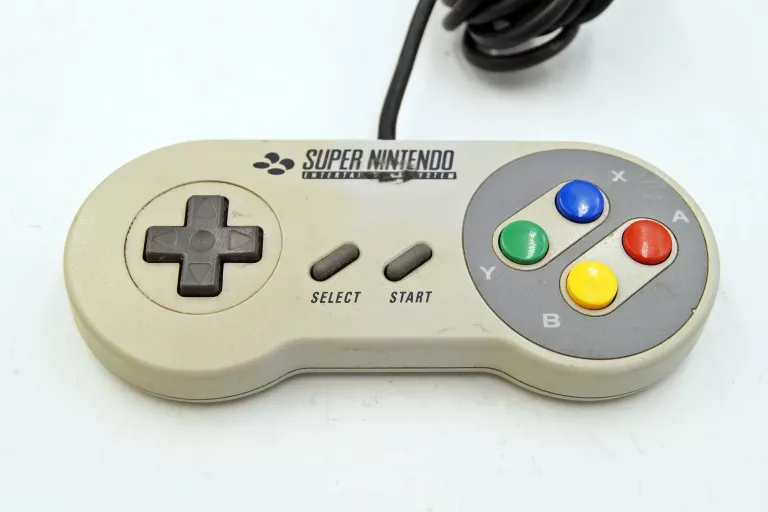 PAD DO KONSOLI SUPER NINTENDO - SNES. ORYGINALNY