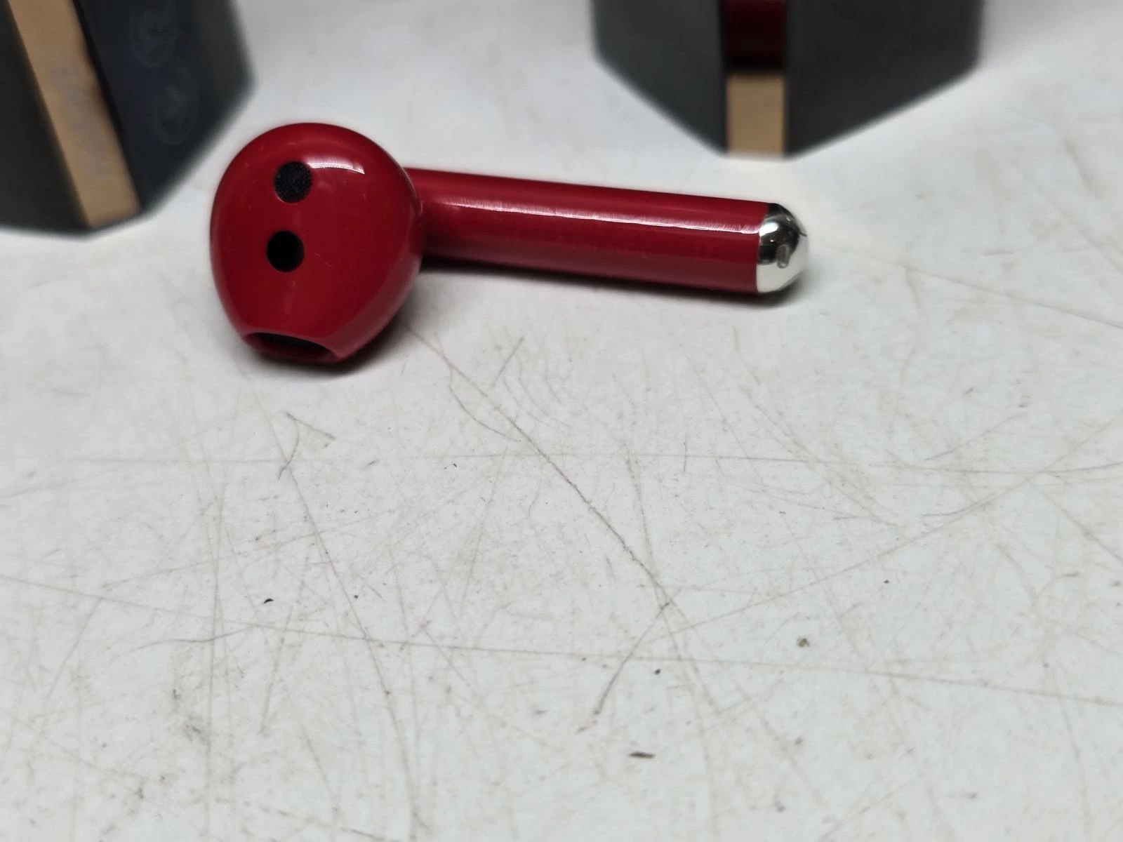 sluchawki-bezprzewodowe-huawei-freebuds-lipstick-czerwone-kolor-dominujacy-129357-4