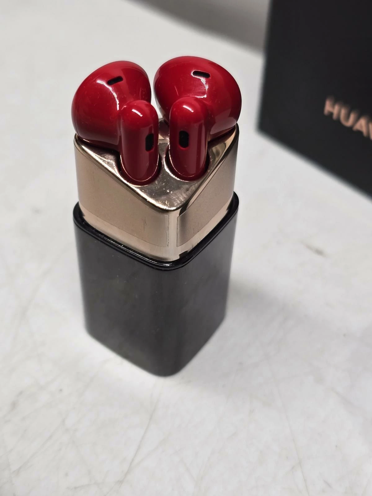 sluchawki-bezprzewodowe-huawei-freebuds-lipstick-czerwone-transmisja-sygnalu-203713-217785