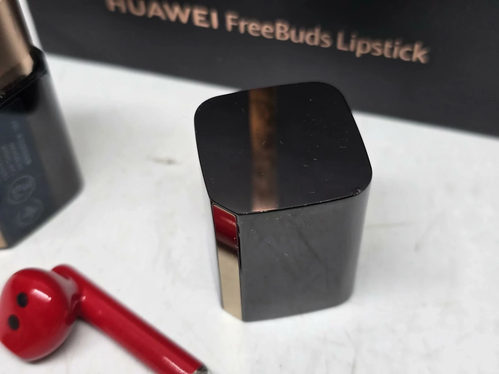 sluchawki-bezprzewodowe-huawei-freebuds-lipstick-czerwone-ean-gtin-6941487234790