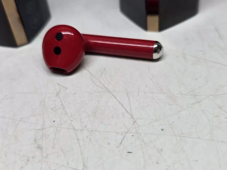 sluchawki-bezprzewodowe-huawei-freebuds-lipstick-czerwone-kolor-dominujacy-129357-4