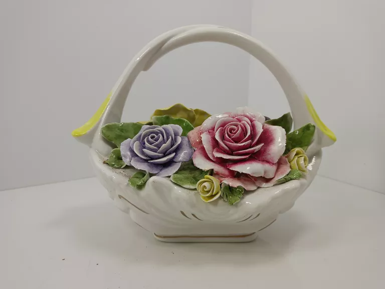 OZDOBA PORCELANOWA KWIATY W KOSZYKU ROMANIA ROCERAM ALBA-IULOA