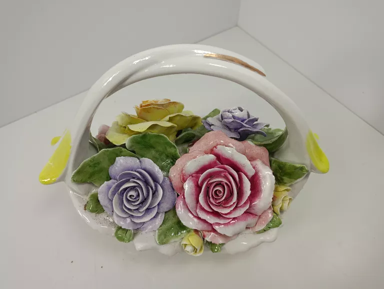 OZDOBA PORCELANOWA KWIATY W KOSZYKU ROMANIA ROCERAM ALBA-IULOA