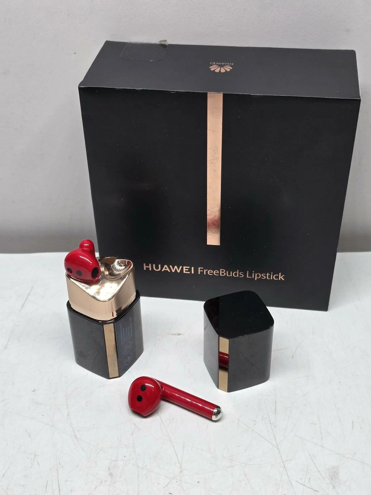 sluchawki-bezprzewodowe-huawei-freebuds-lipstick-czerwone-stan-11323-2