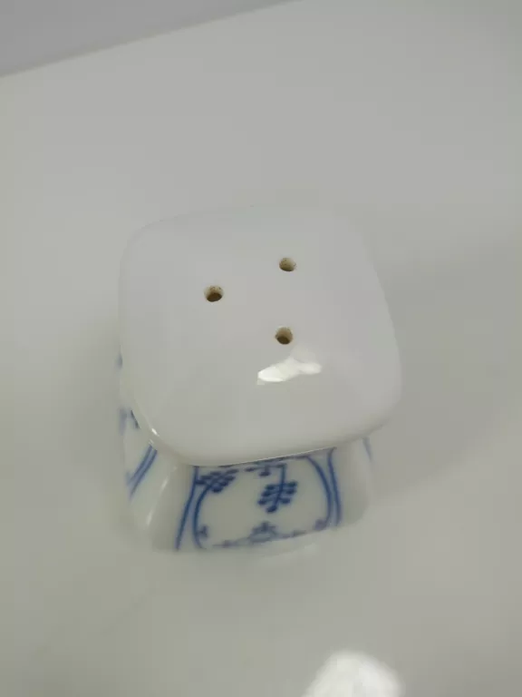 STARA SOLNICZKA PORCELANOWA