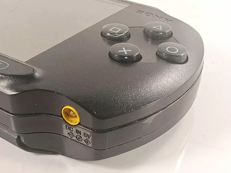 KONSOLA SONY PSP STREET DWIE MAŁE WADY