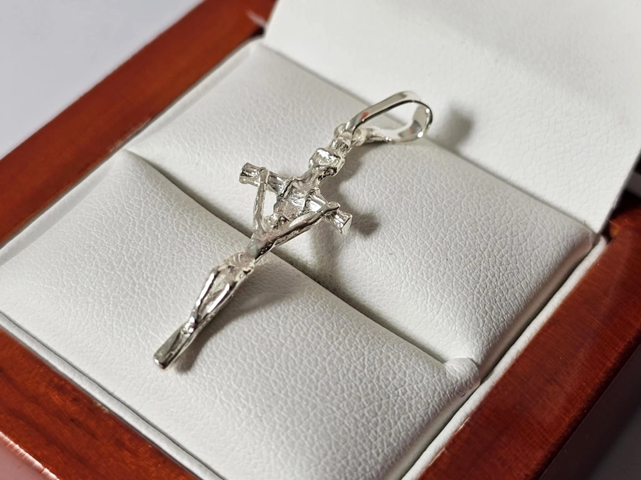 srebrna-zawieszka-z-wizerunkiem-jezusa-138-g-925-tuwima-4-slupsk