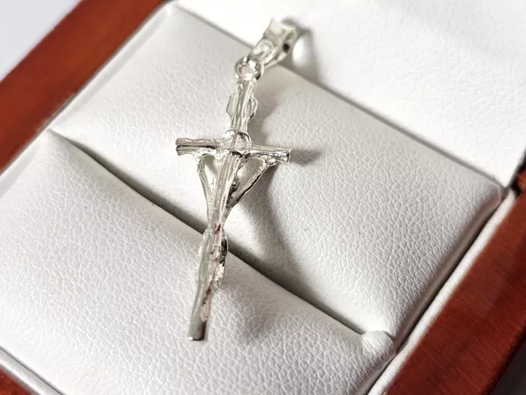 srebrna-zawieszka-z-wizerunkiem-jezusa-138-g-925-marka-226434-1704211