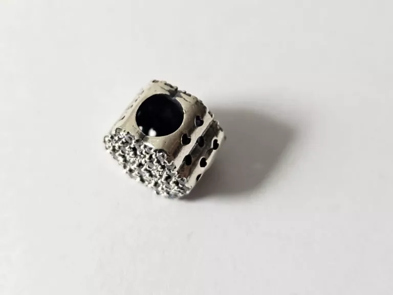 srebrna-zawieszka-na-bransoletke-241-g-925-cyrkonie-kwiatek-stan-11323-238058