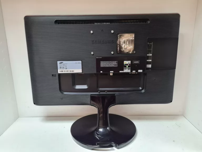 TELEWIZOR 24' SAMSUNG T24A350 + PILOT