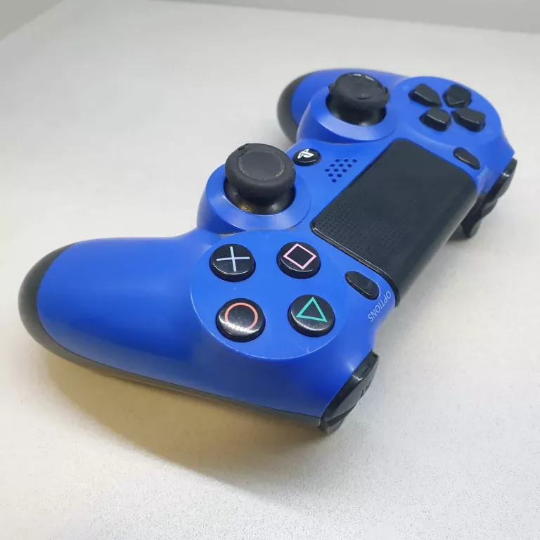 KONSOLA PS4 1TB + PAD + STACJA ŁADOWANIA PADÓW