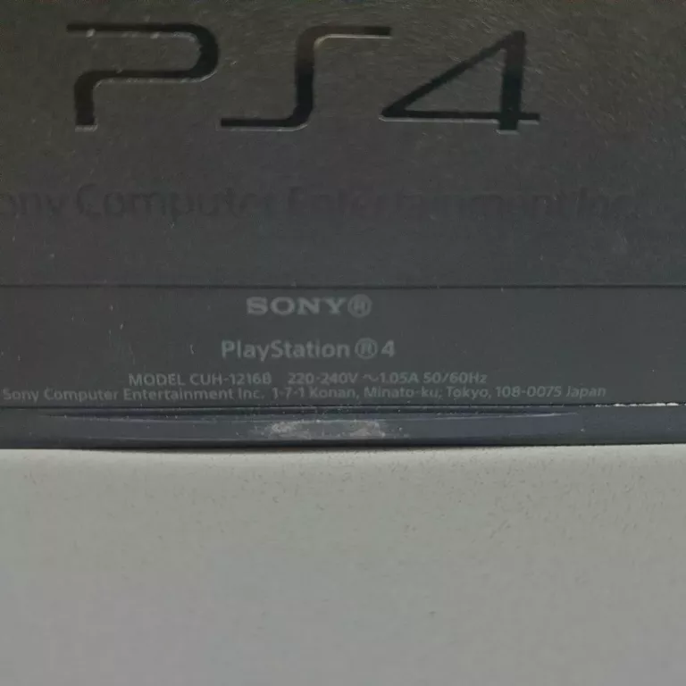 KONSOLA PS4 1TB + PAD + STACJA ŁADOWANIA PADÓW