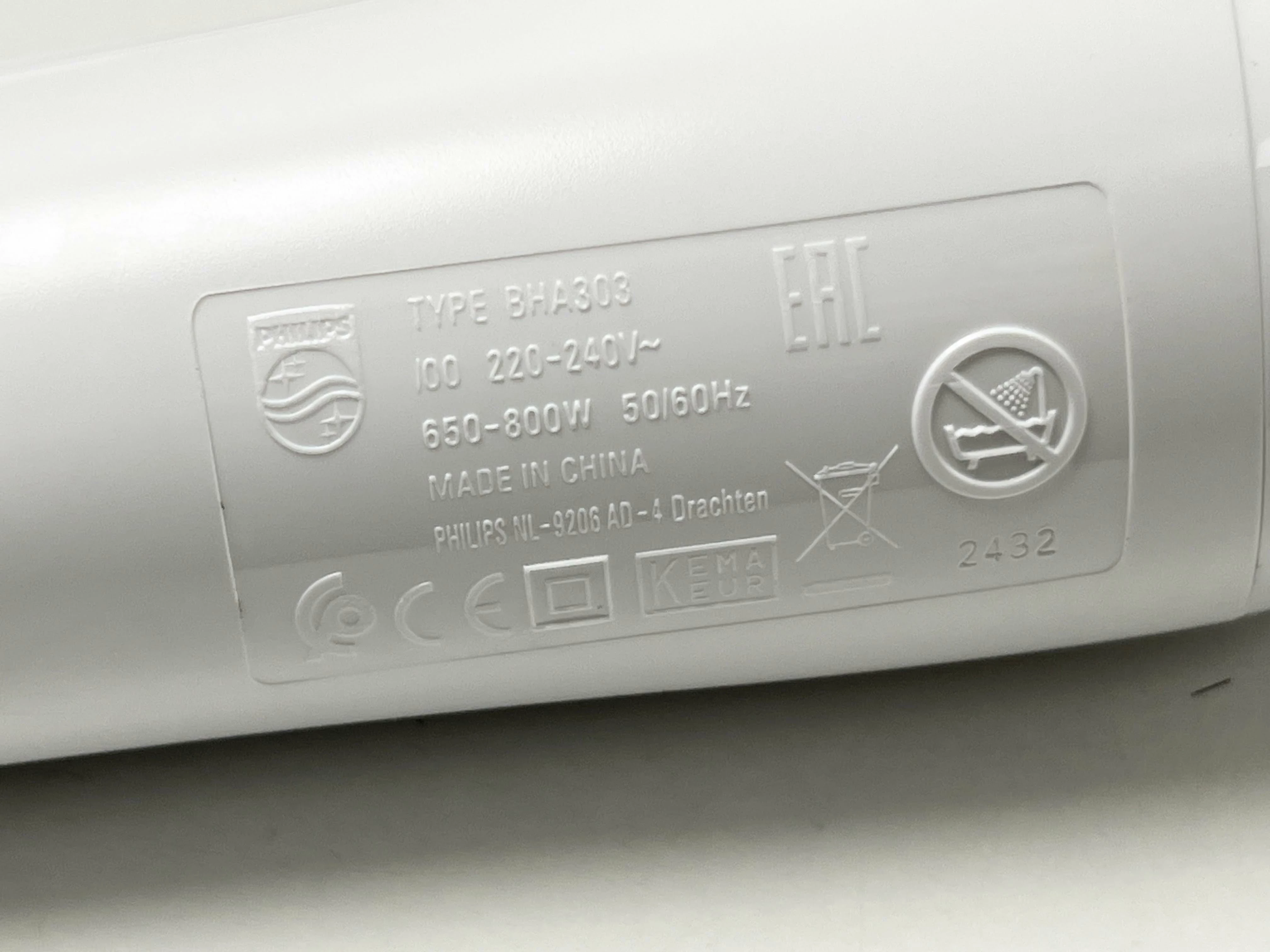 lokowko-suszarka-philips-bha30300-3000-series-800w-jonizacja-3-nasadki-model-bha30300