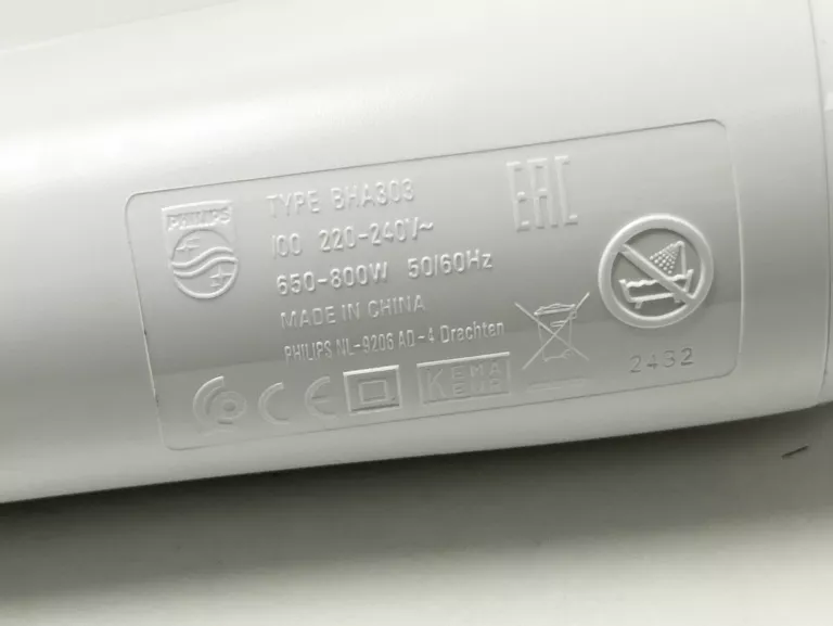 lokowko-suszarka-philips-bha30300-3000-series-800w-jonizacja-3-nasadki-model-bha30300